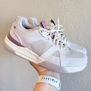 On Cloud "The Roger" Clubhouse Pro Tennis Shoe Sneakers in White/Mauve - W's 8
